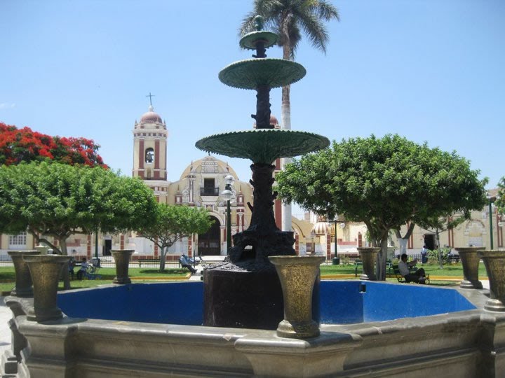 Pileta de la Plaza de Armas de la Provincia de Ferreñafe by Municipalidad de Fer…