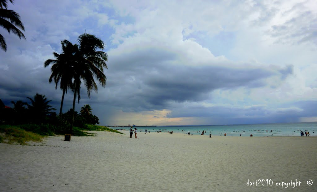 Walking on Varadero's beaches - Paseando por las playas de Varadero by DnTrotaMundos ☮