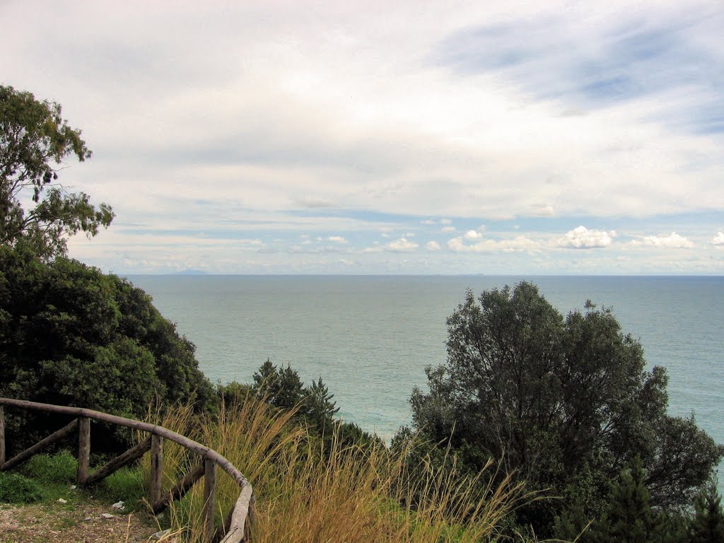 Circeo - Isole Pontine in lontananza by Luca Messina