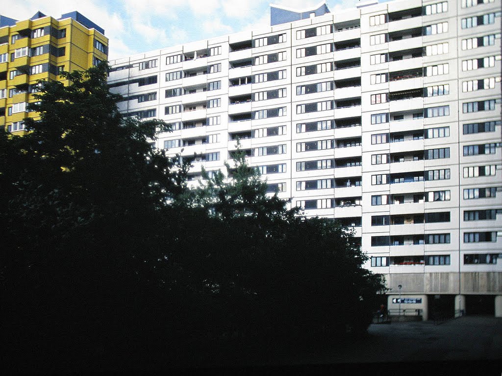 Berlin, Märkisches Viertel 2000 by Wensky