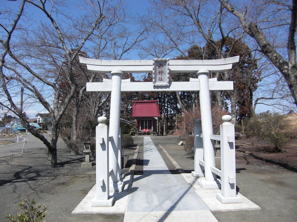 震災後の湊神社、Minato-jinja shrine after massive earthquake by Bachstelze