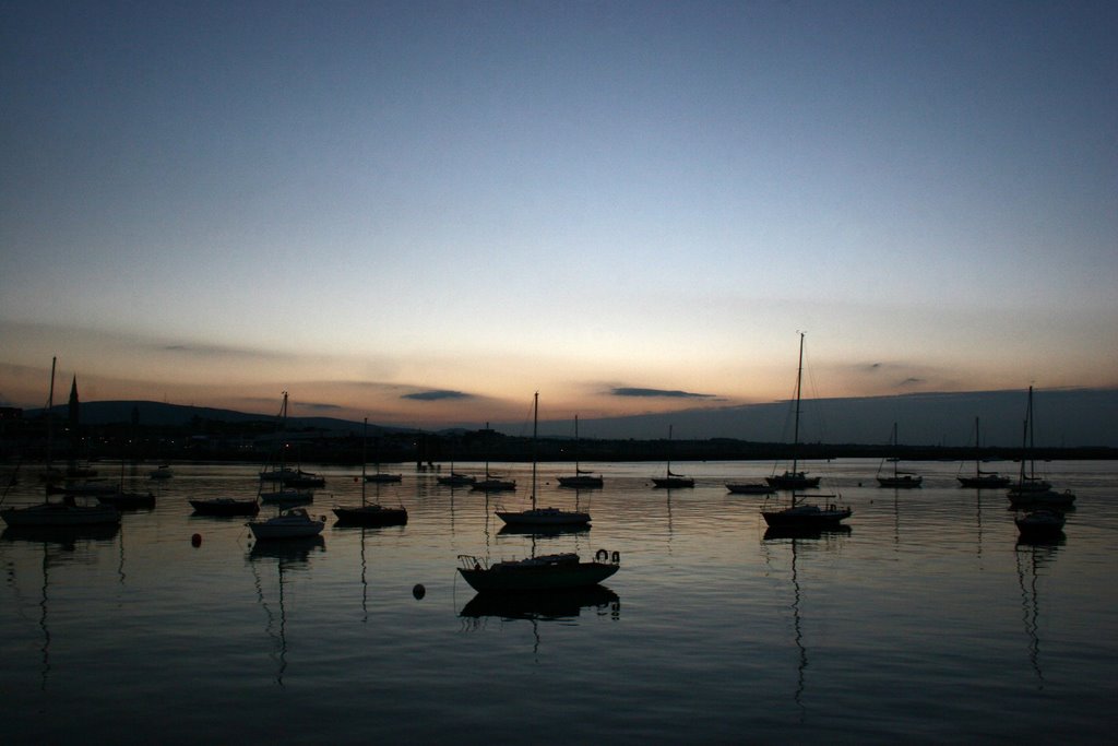 Sunset in Dun Laoghaire by grakas