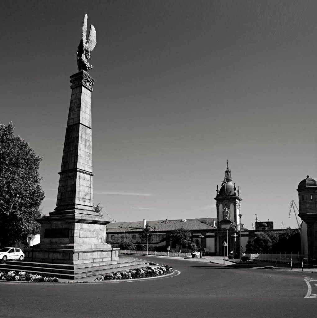 Puerta Arsenal y Monumento a los caídos en África by Gotele