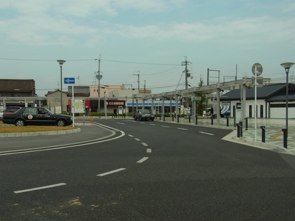 田原本駅前 2011.11.13 by as365n2