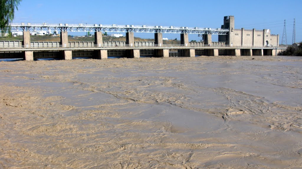 Avenida del río Guadalquivir, Presa de Alcalá del Río 2010 by PepeTenorio