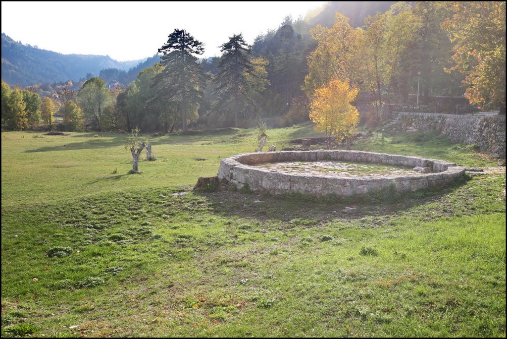 Cetinje 26.10.2011. 2011 S 616 NjCet_41 by Mick1954