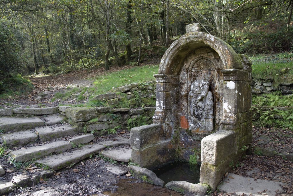 Fontaine Ste Barbe - Le Faouët Bretagne by Avel-Breizh