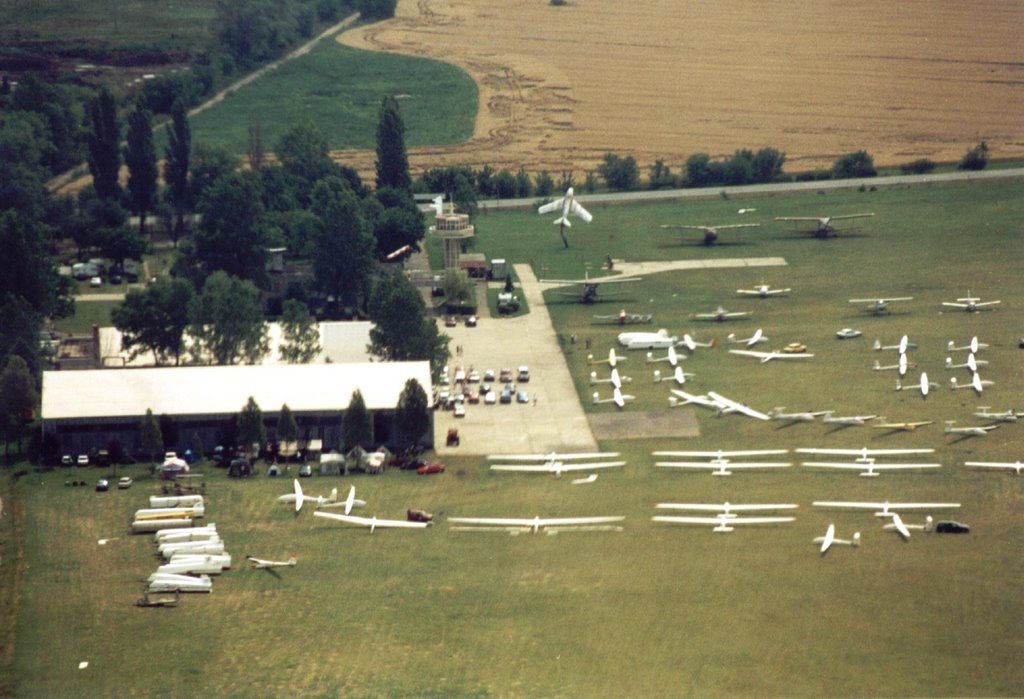 Dunaújváros Airport LHDV by Lajos Antal