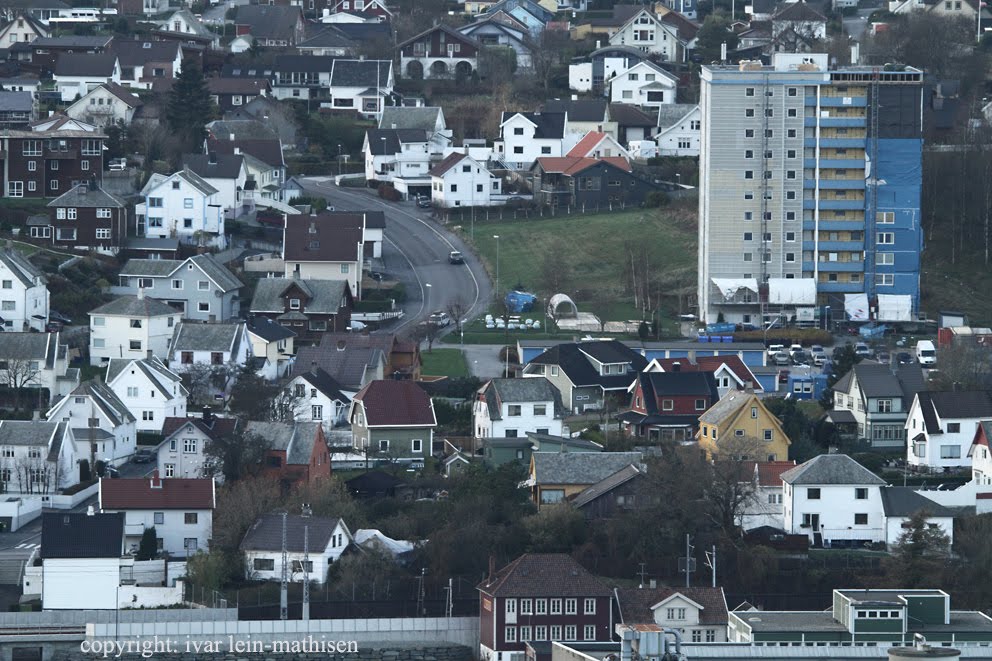 Blokkene i Amundsensgate, sammen med havnemiljøet by ivarlein