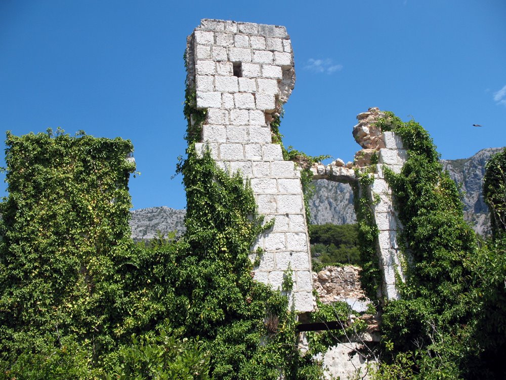 Ruins in Scekici by Mrakasenov