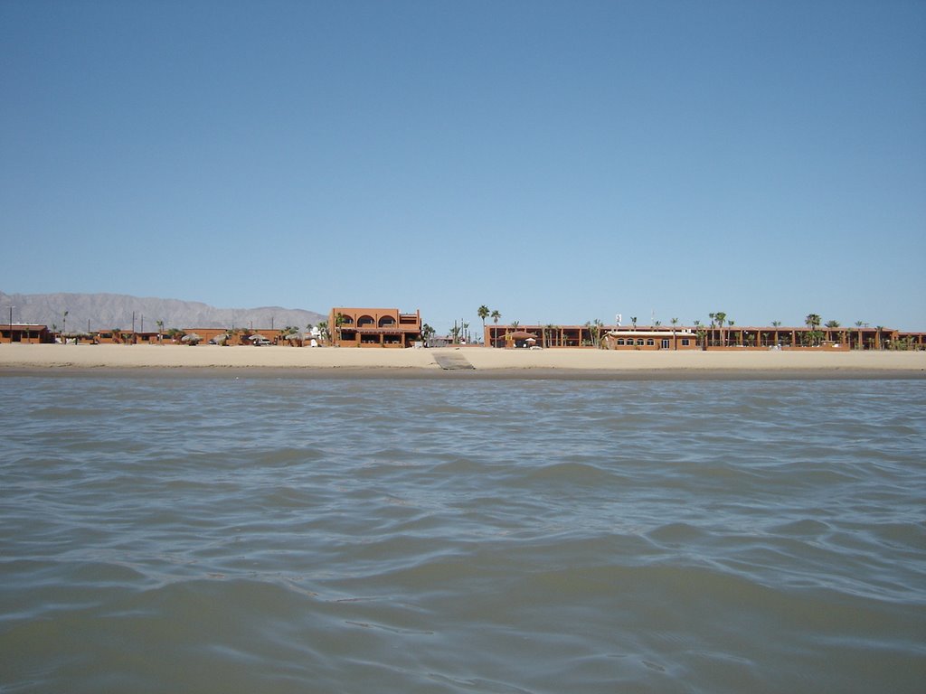 Vista del hotel desde el mar by dasan86