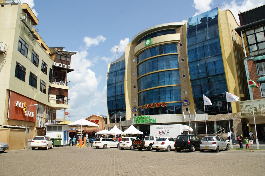 Hotel Casino's Domineestraat in Paramaribo by Stuvrede