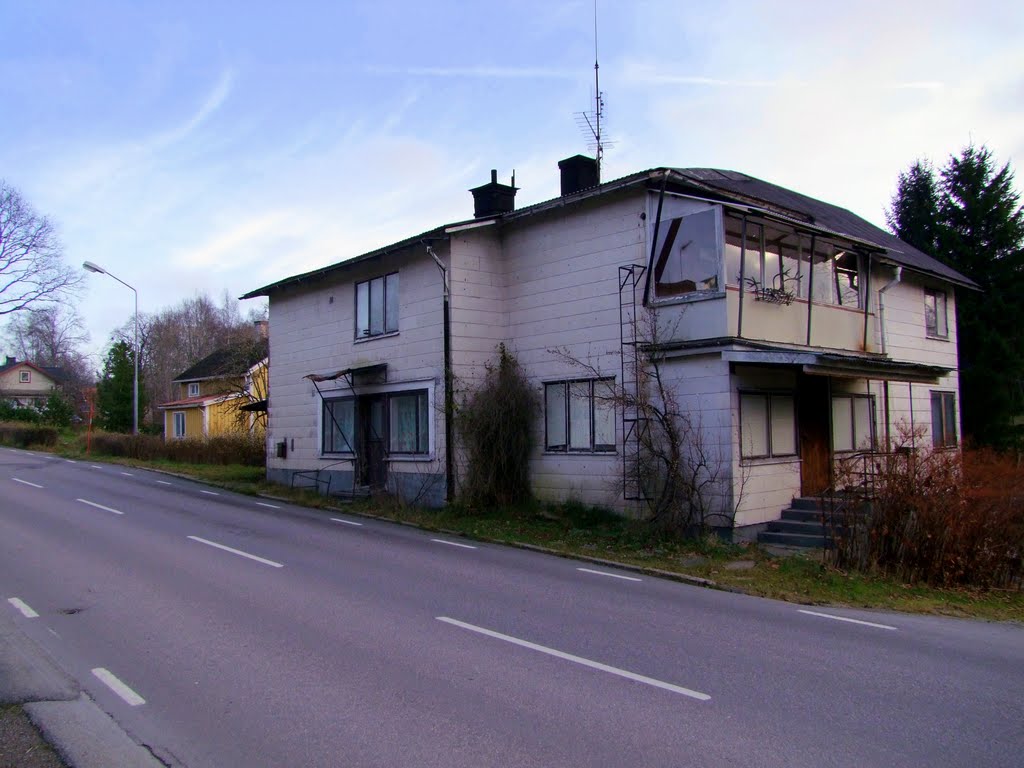 Old closed shop in Dals Långed by Leif Fielstrup Guldbrandsen