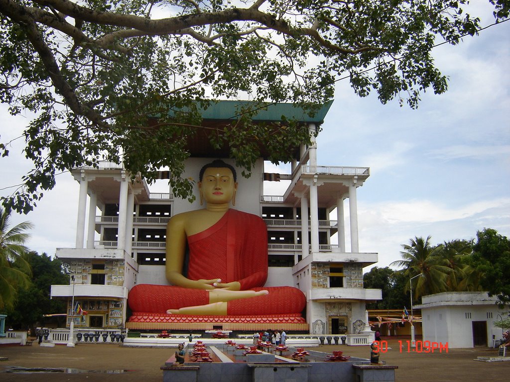 weherahena temple by wimukthi