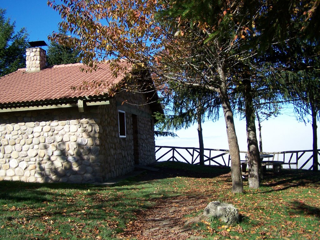 REFUGIO DE BONICAPARRA by Carlos Ramos De  Los Mozos