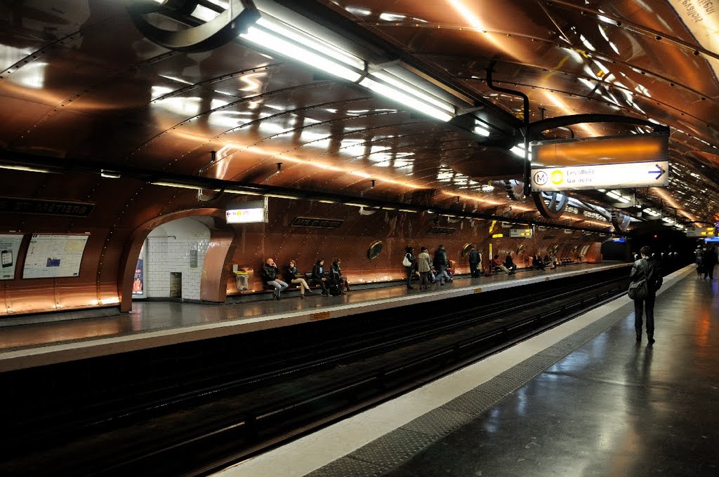 Paris, Métro linie 11, Station en cuivre "Art et Métiers", F by roland.fr