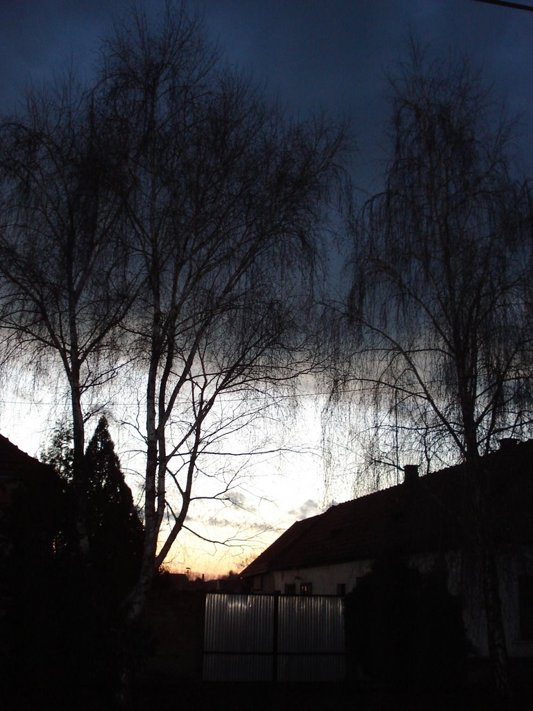 Délutáni sötét felhők - dark clouds in the afternoon by Ancsa