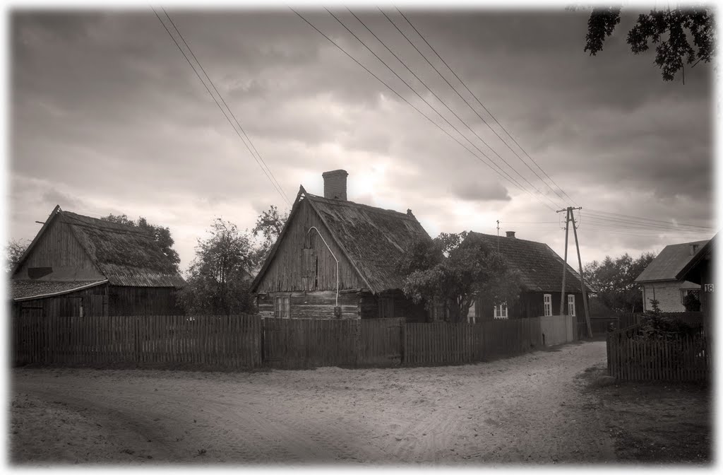 Krąg, old village between lakes Długie and Okrągłe by Jerzy Bartosik