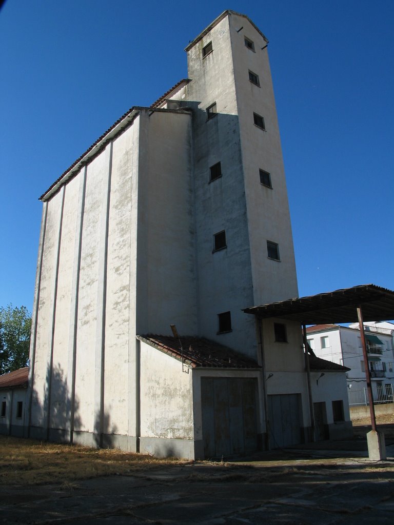 Antiguo silo del SEMPA antes de la remodelación. Pozoblanco by Antonio M Cabrera