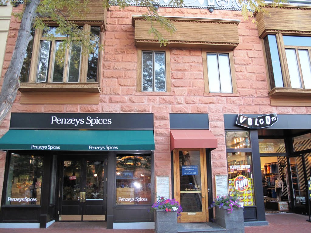 Pearl Street Mall in the beautiful Boulder, CO by Seezunge