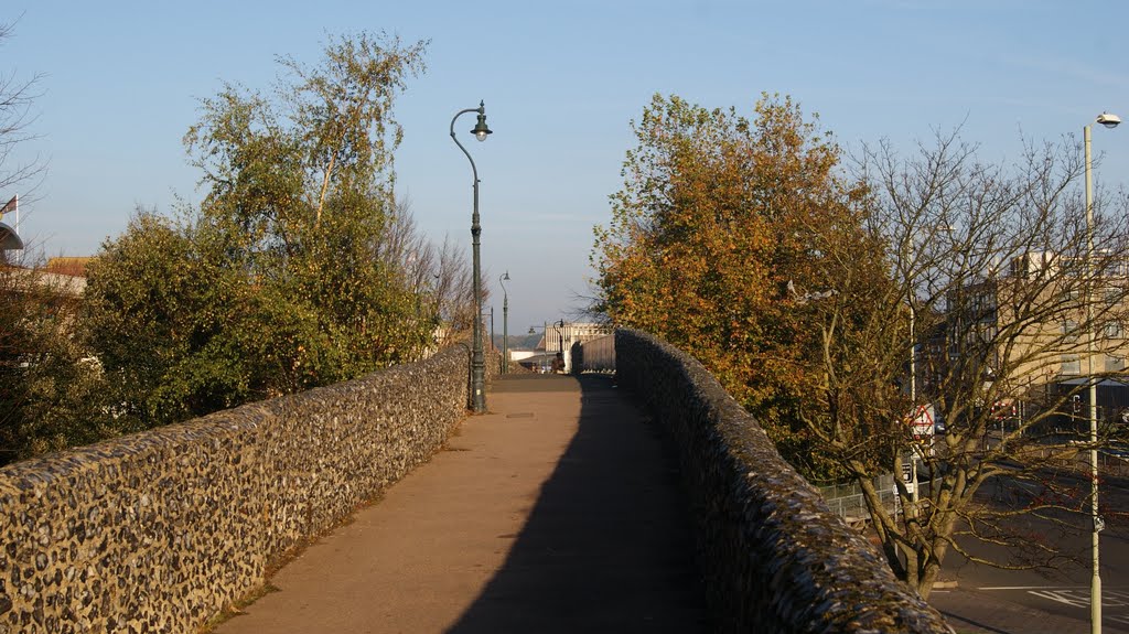 Walking on the city wall by tomguiss