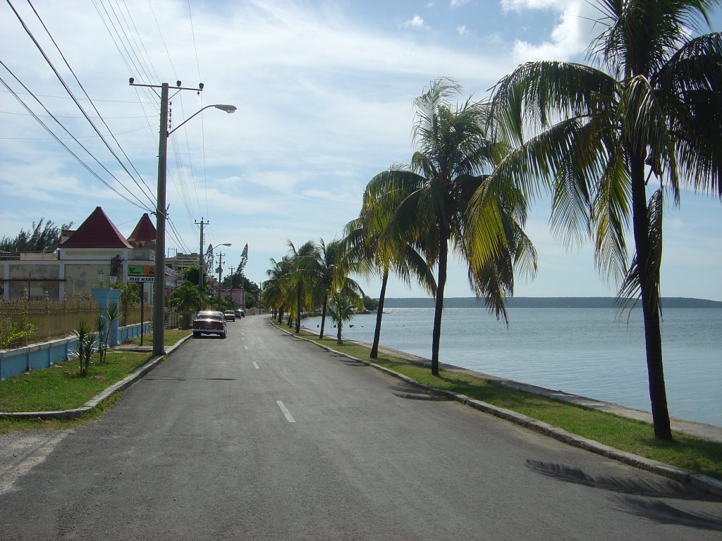 Malecon Cienfuegos by santaclara