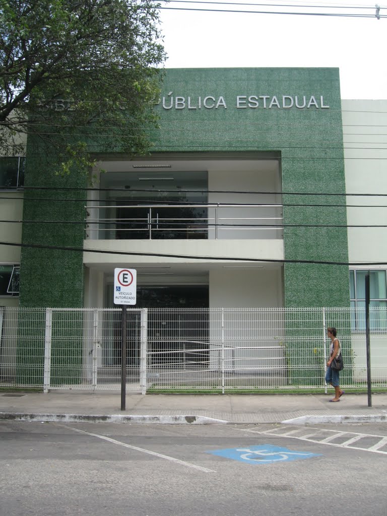 Biblioteca Pública Estadual - Enseada do Suá - Vitória - ES by Fabio Arrebola