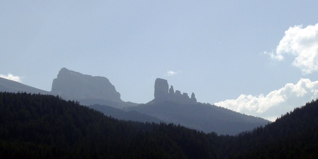 Silhouette delle Cinque Torri - Cadore (BL) by Ilda Casati