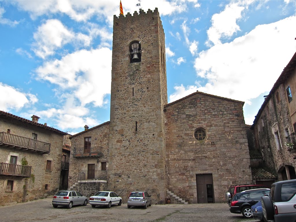 Plaça Major. Santa Pau. Girona. by Rubay.