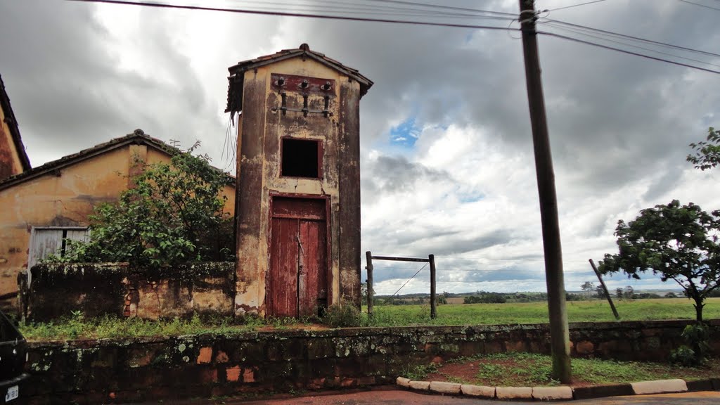 Velha casa de força-Distrito de Água Vermelha-São Carlos-SP-Brazil by Niels A Sørensen