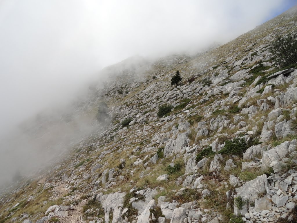 Wolkenbildung an den Hängen des Athos by Guck-da