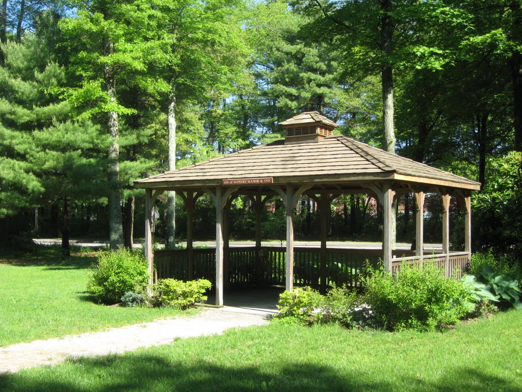 Gazebo in Sharon by Alan Brodie