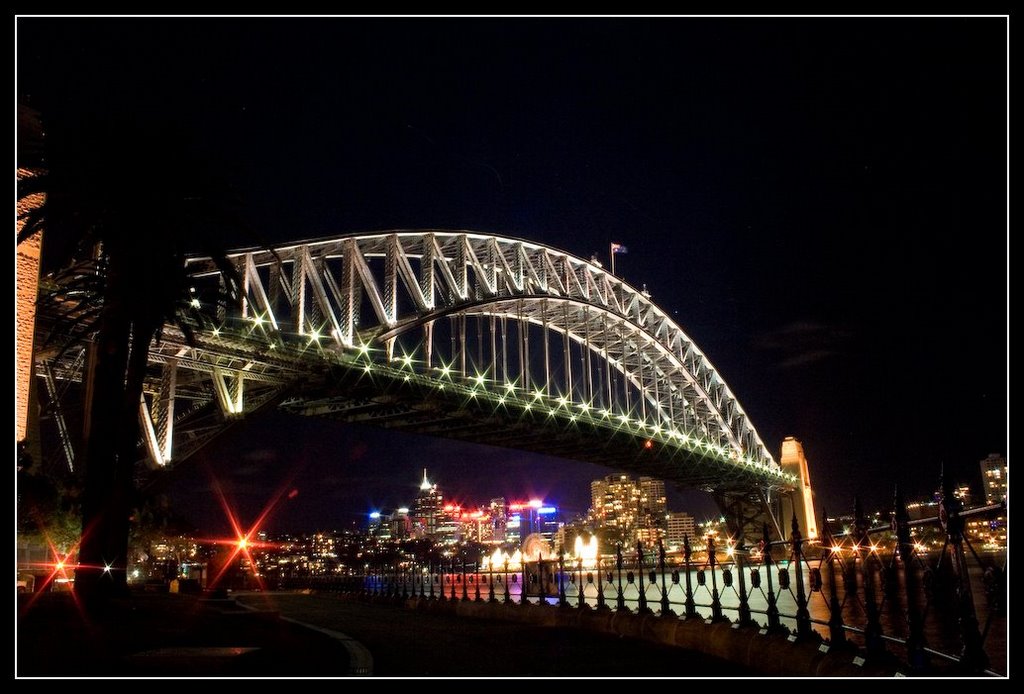 Sydney Harbour Bridge by Roy Wangsa