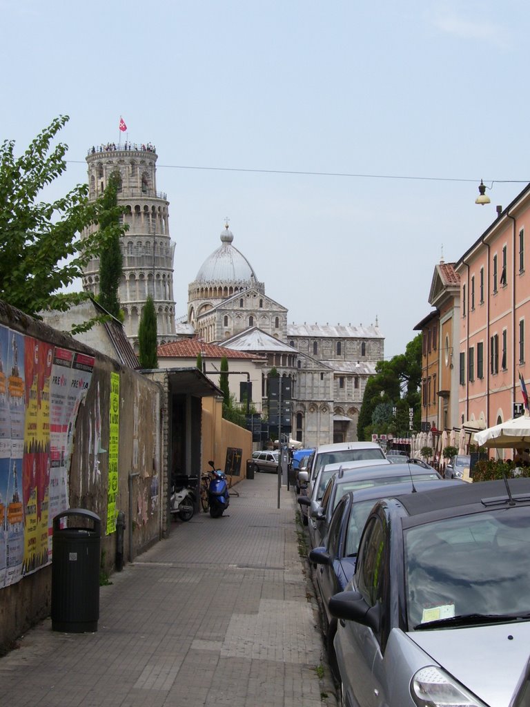 Just a normal street in Pisa.... by bobfree