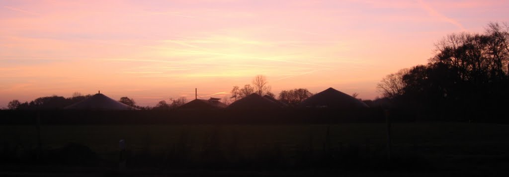 Abendhimmel hinter Biogas by Reuam Relges