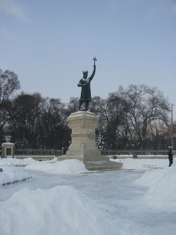 Main Square, Day Time: Shtefan The Great - The Moldovian'Suveran of the XVth century: winter by murometzyx