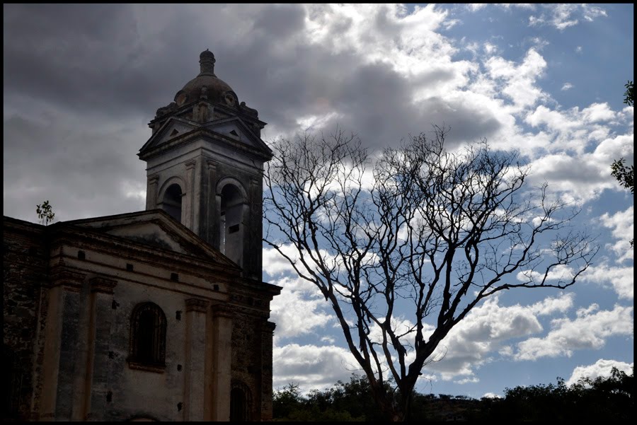 Capilla junto a cementerio de Acatlan de Osorio, Pue. by Fernando Soto