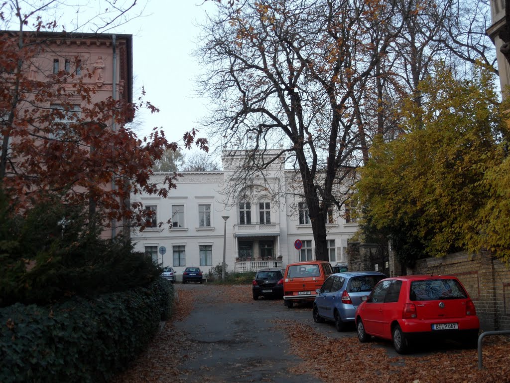 Ein Nebensträßchen abgehend von der Weibergstraße by IngolfBLN