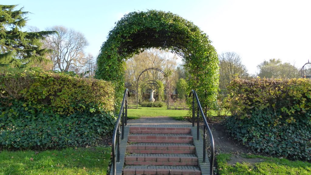 Bantock House and Gardens, Wolverhampton Autumn 2011 by Si-UK