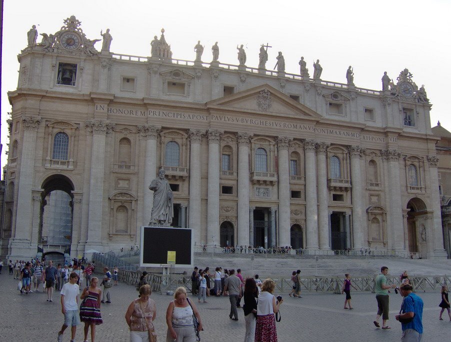 Roma - Piazza San Pietro - Basilica di San Pietro by jeffwarder