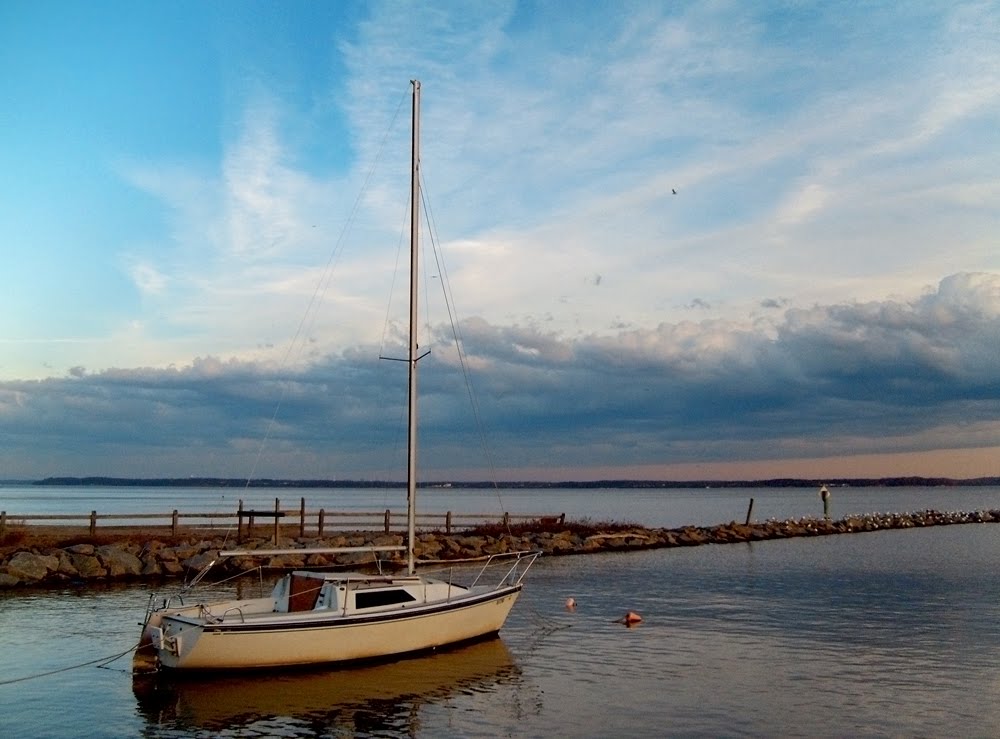 Boat on the Potomac, Leesylvania Park, Prince William County, VA. by r.w.dawson