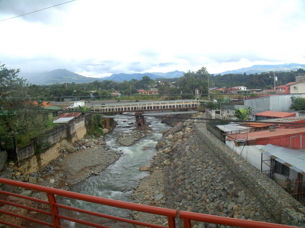 Puente sobre el Río San Isidro en la Panamericana Sur by LUIS PALMA