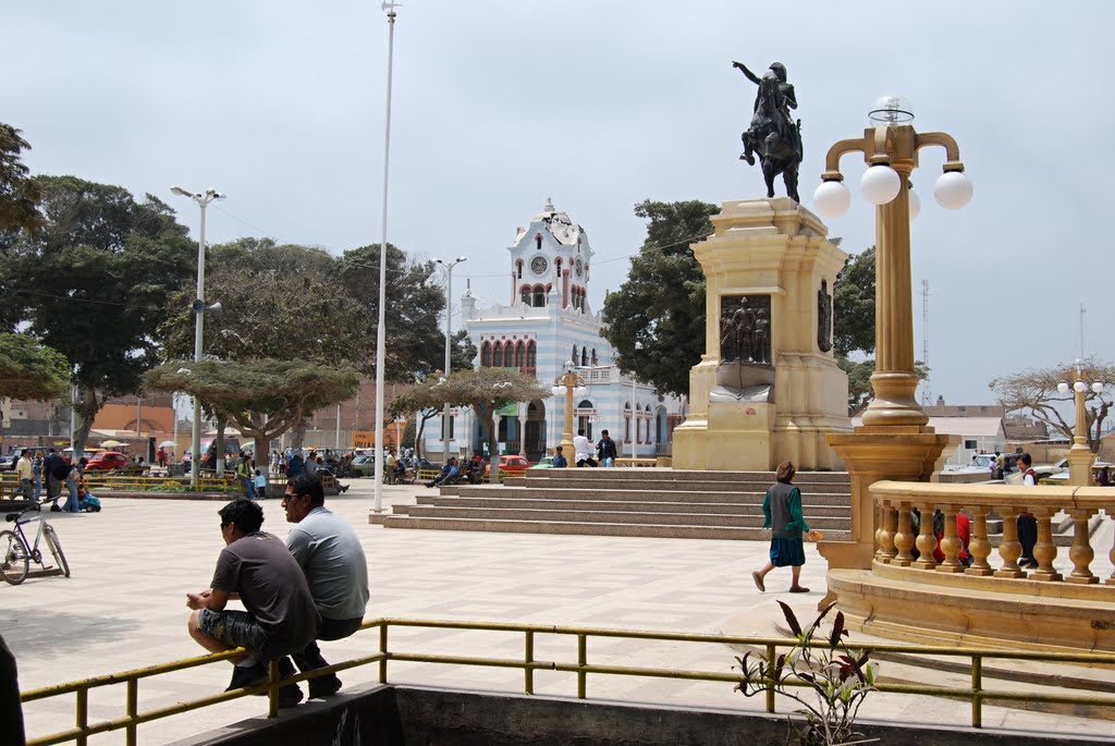 Pisco - Plaza de Armas by Pavel Špindler