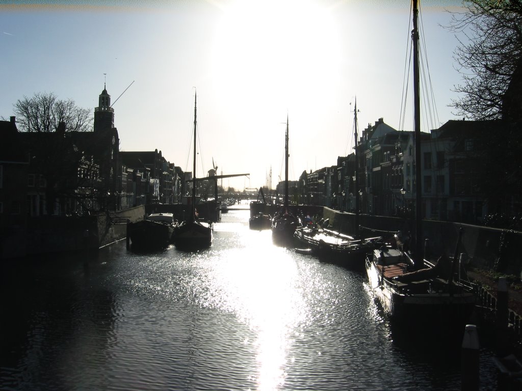 Delfshaven in winterzon by Lennard Peters