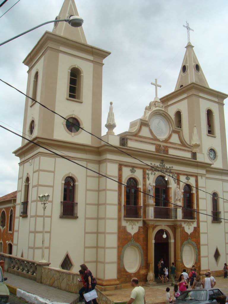 Igreja Matriz de N. S. do Montserra-Baependi,MG by LUIS MACEDO