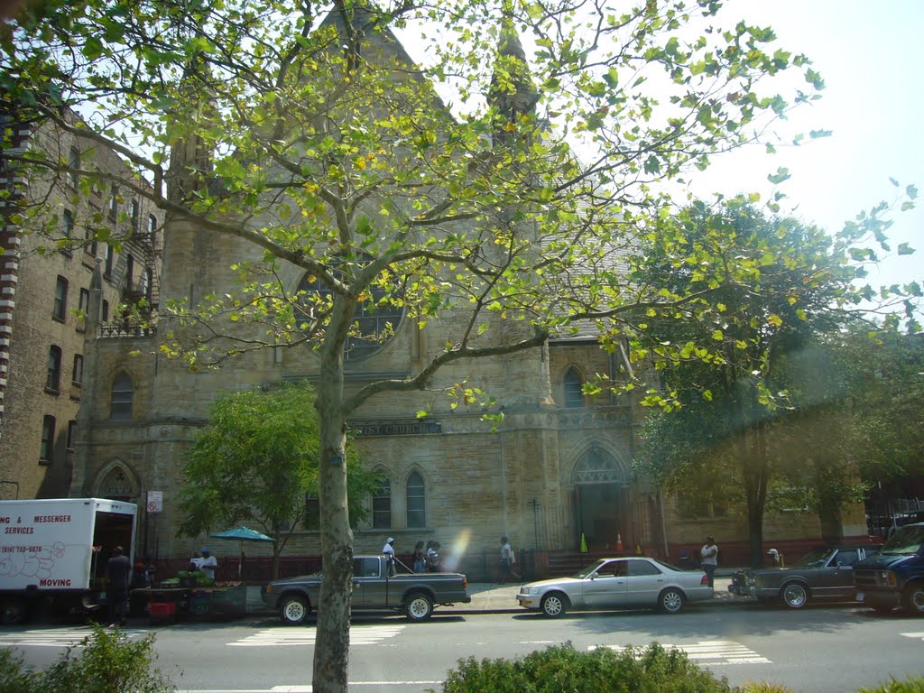 New York, Metropolitan Baptist Church in Harlem (09.08.2011) by Bogdan Tapu