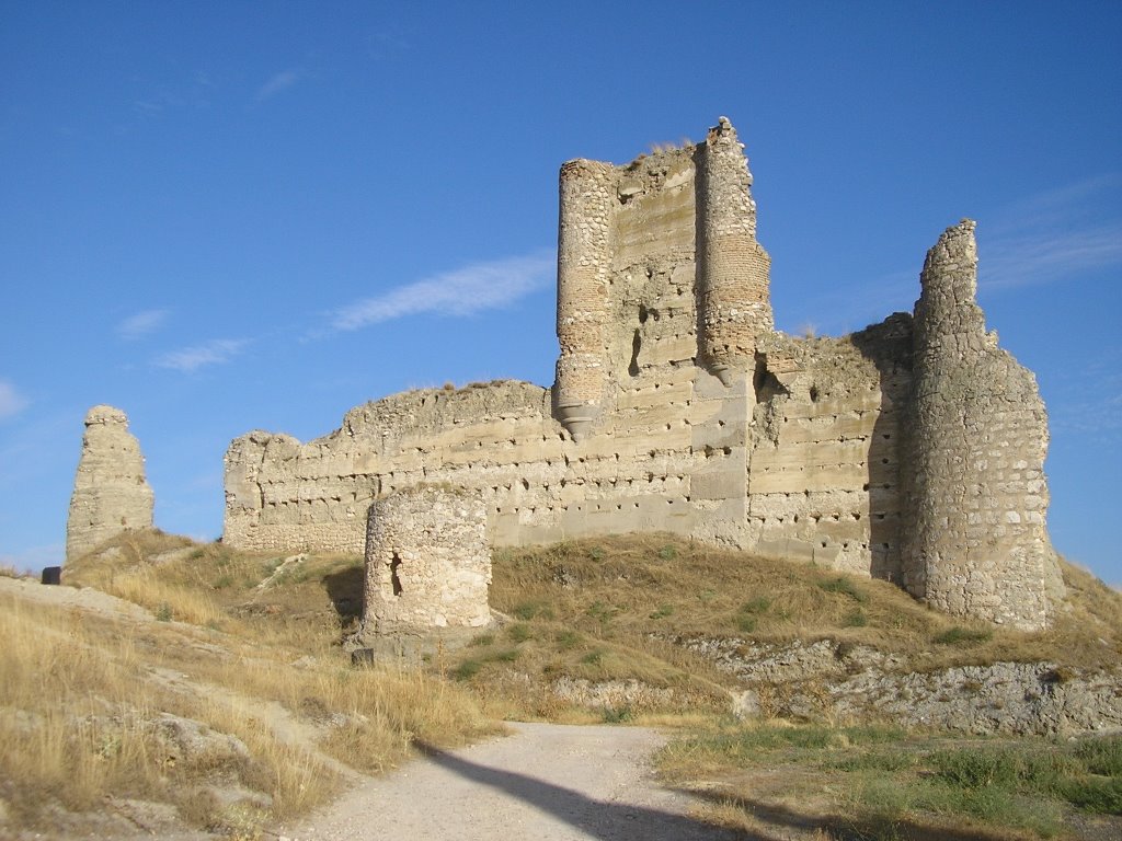 Castillo de piquillos by antonio loeches