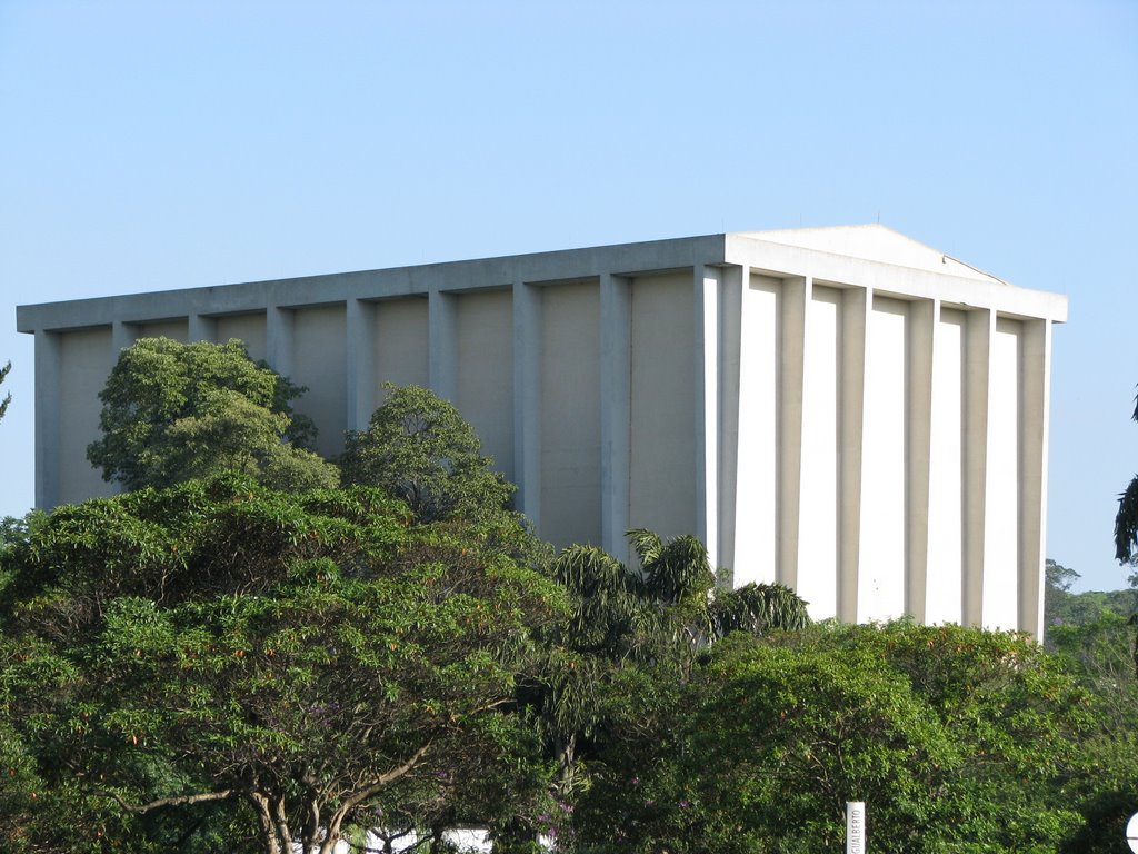 "Caixa Forte" - Laboratório de Alta Tensão do IEE/USP by alecarneiro