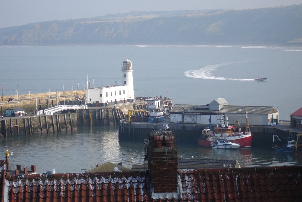 Scarborough harbour by citizenandrew