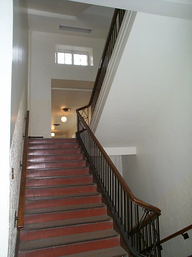 Un escalier à l'intérieur du Séminaire St-Joseph de Trois-Rivières, 1988 by Luc Gagnon